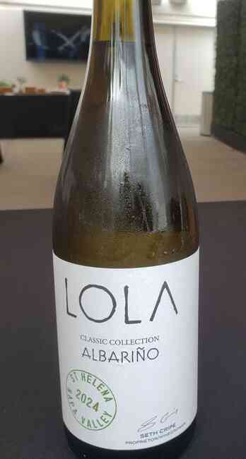 Lola Albarino Classic Collection